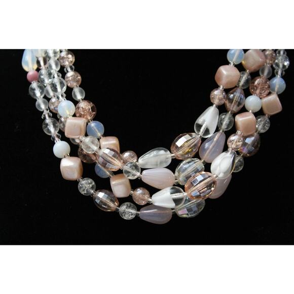 Beautiful Vintage 4 Strand Bead Necklace In Shades of Pink, White and Clear N81 - Picture 3 of 3